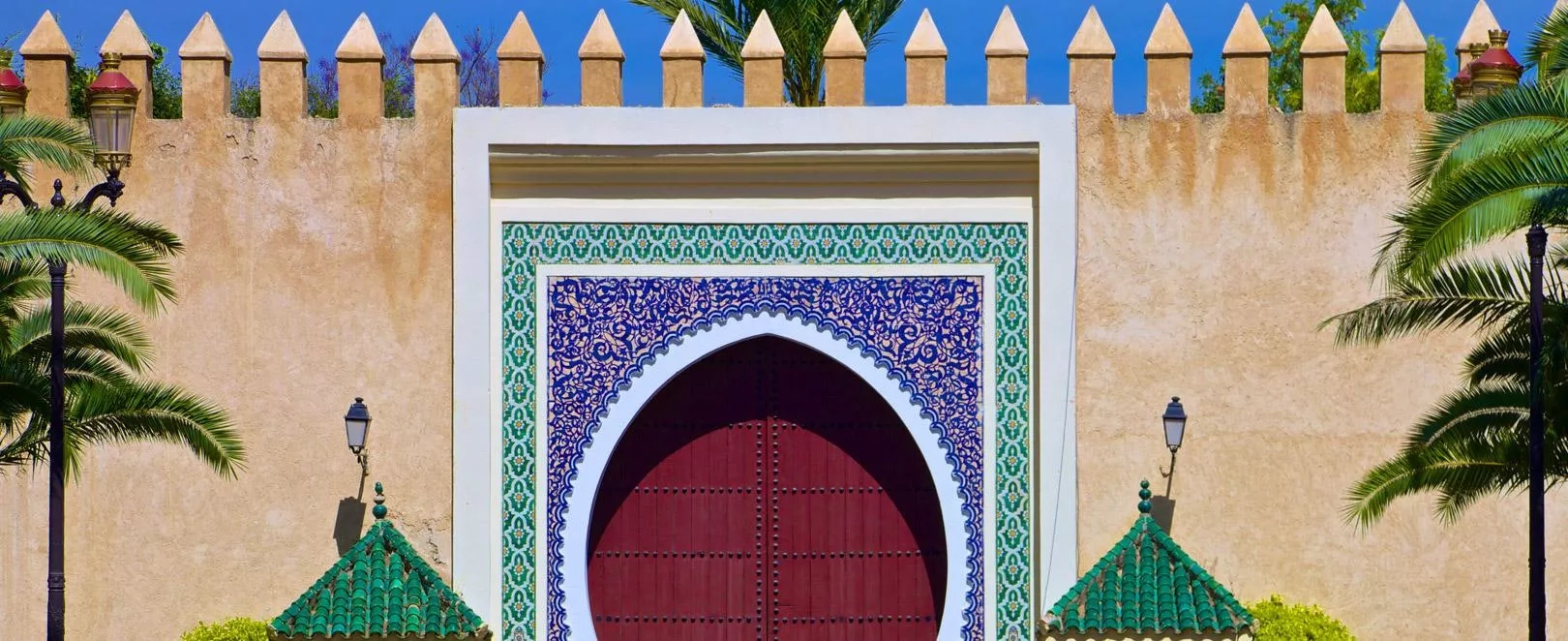 Panorama de Fès au Maroc, toits de la médina et minarets, atmosphère authentique de la capitale spirituelle