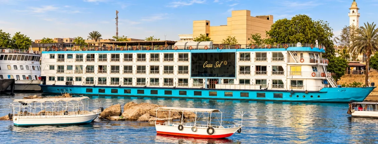 Naviguez sur le Nil en bateau croisière lors de votre croisière pas chère en Égypte.
