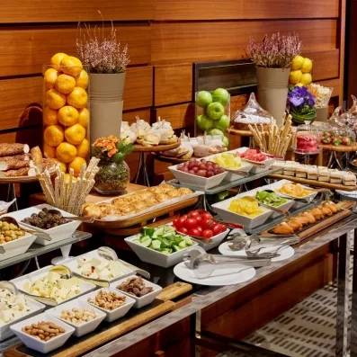 vue du buffet sur le comptoir